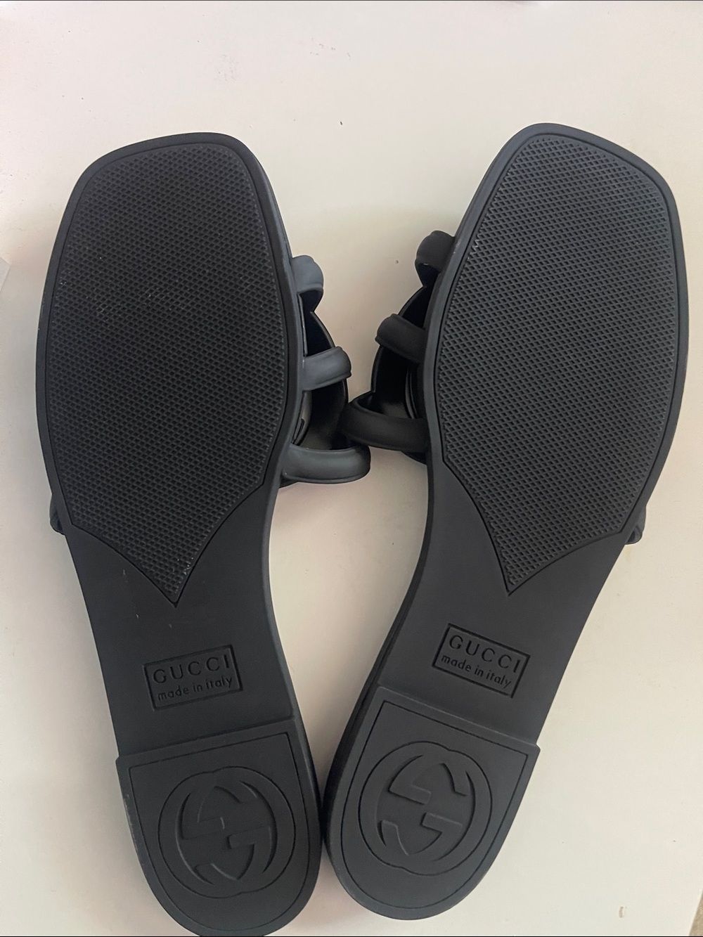 Gucci Black Logo Rubber Slide Sandals - Picture 2 of 3